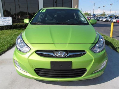 2012 Hyundai Accent  SE