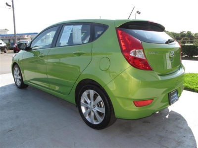 2012 Hyundai Accent  SE