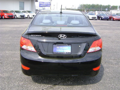 2012 Hyundai Accent  GLS