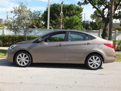 2012 Hyundai Accent  GLS
