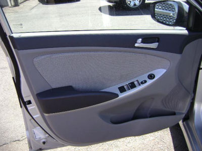 2012 Hyundai Accent  GLS