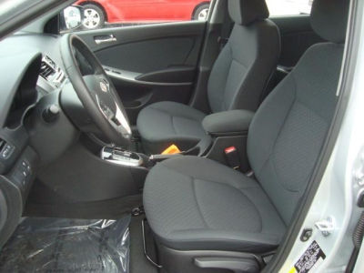 2012 Hyundai Accent  SE