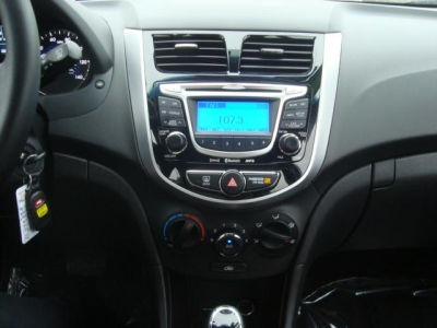 2012 Hyundai Accent  SE