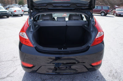 2012 Hyundai Accent  SE