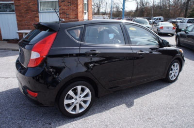 2012 Hyundai Accent  SE