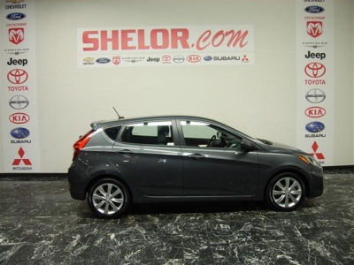 2012 Hyundai Accent  SE