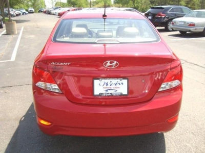 2012 Hyundai Accent GLS