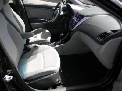 2012 Hyundai Accent  GLS
