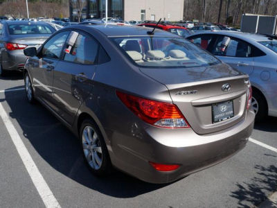 2013 Hyundai Accent  GLS