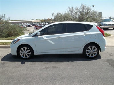 2012 Hyundai Accent  SE
