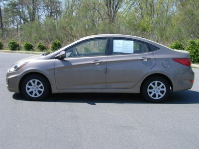 2012 Hyundai Accent GLS