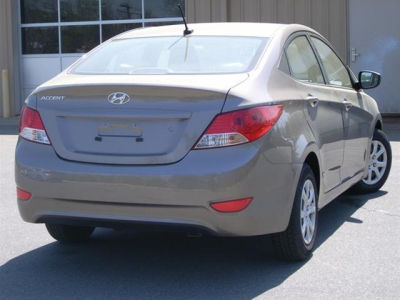 2012 Hyundai Accent GLS