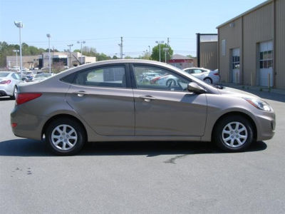2012 Hyundai Accent GLS