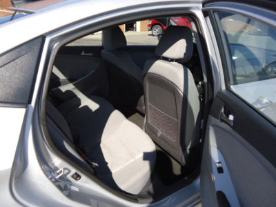 2012 Hyundai Accent  GLS