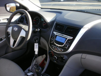 2012 Hyundai Accent  GLS