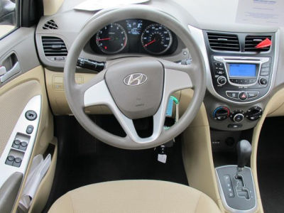 2012 Hyundai Accent  GLS