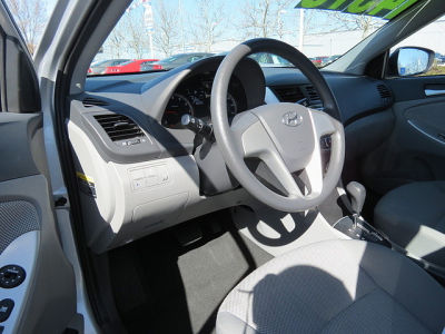 2012 Hyundai Accent  GLS