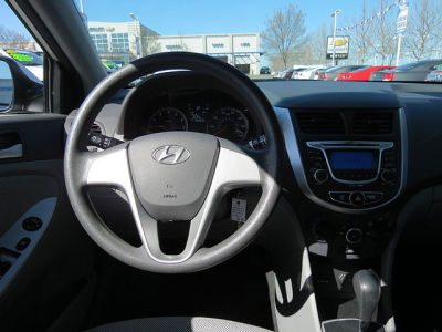 2012 Hyundai Accent  GLS