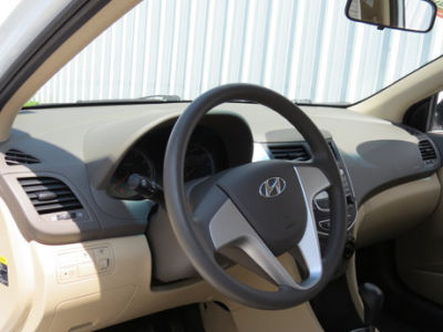 2012 Hyundai Accent GLS
