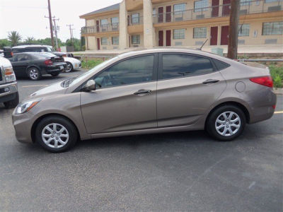 2012 Hyundai Accent GLS