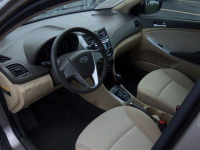 2012 Hyundai Accent GLS