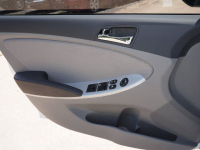 2012 Hyundai Accent SE