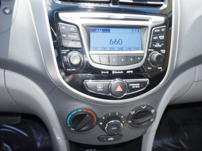 2012 Hyundai Accent SE