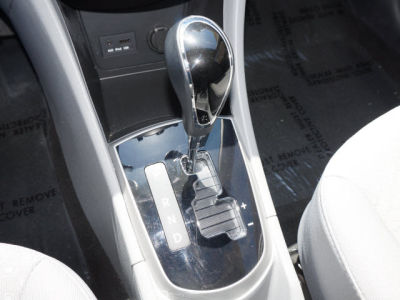 2012 Hyundai Accent SE