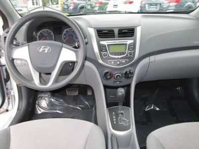 2012 Hyundai Accent  GLS