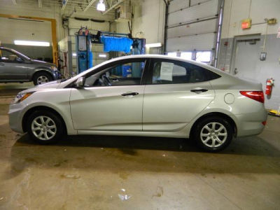 2012 Hyundai Accent  GLS
