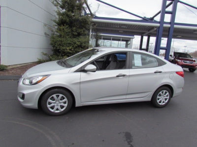 2012 Hyundai Accent  GLS