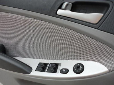 2012 Hyundai Accent  GLS