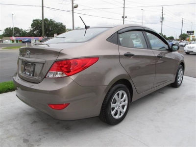 2012 Hyundai Accent GLS