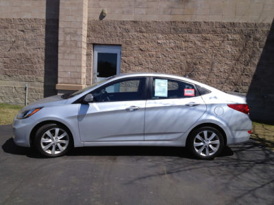 2012 Hyundai Accent  GLS
