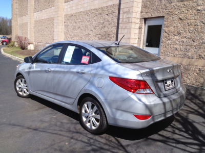 2012 Hyundai Accent  GLS