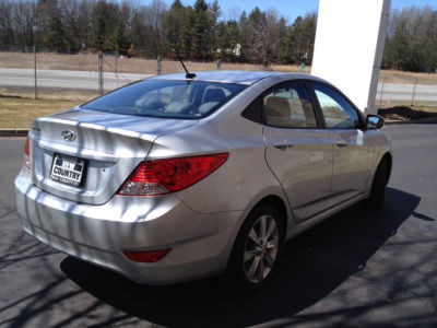 2012 Hyundai Accent  GLS