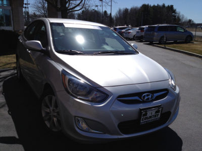 2012 Hyundai Accent  GLS