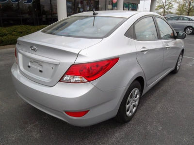 2012 Hyundai Accent  GLS
