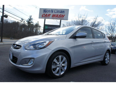 2012 Hyundai Accent SE