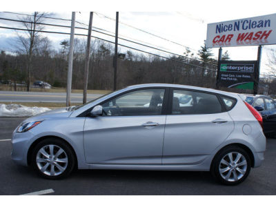 2012 Hyundai Accent  SE