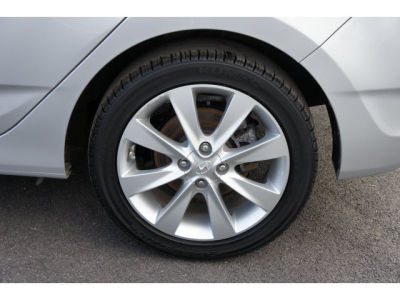 2012 Hyundai Accent  SE