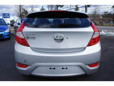 2012 Hyundai Accent  SE