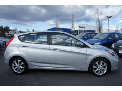 2012 Hyundai Accent  SE
