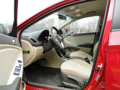 2012 Hyundai Accent  GLS