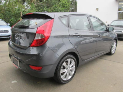 2012 Hyundai Accent  SE