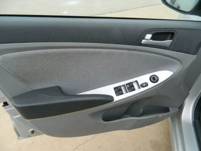 2012 Hyundai Accent  GLS