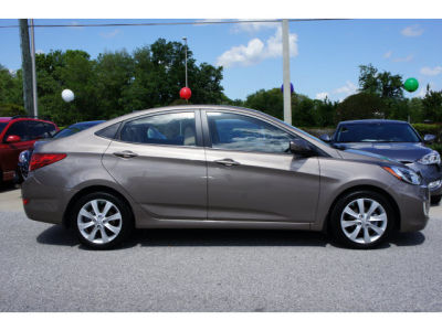 2012 Hyundai Accent  GLS