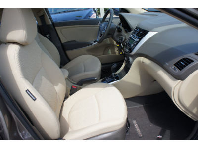 2012 Hyundai Accent  GLS
