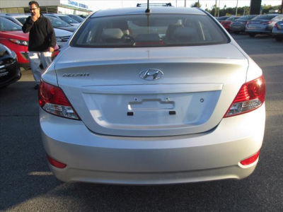 2012 Hyundai Accent  GLS