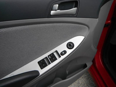 2012 Hyundai Accent  GLS